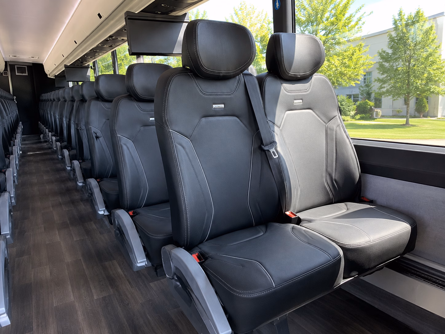 buses to knotted oak winery and the lake murray wine trail