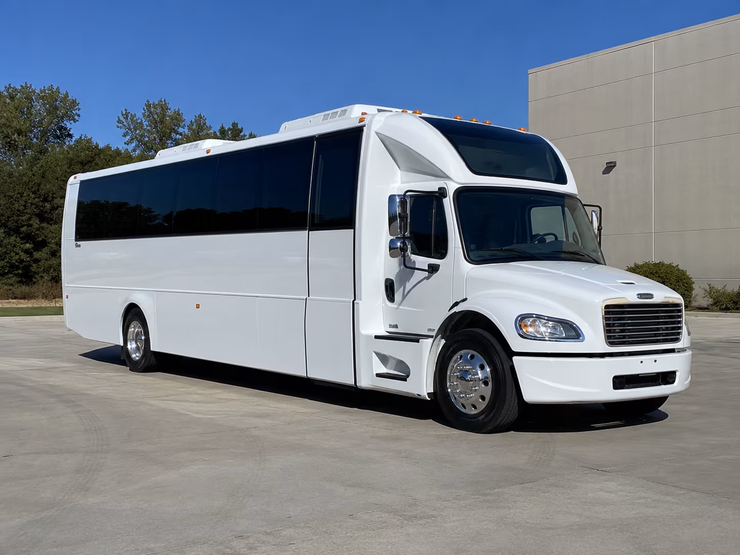 columbia 28 passenger party bus
